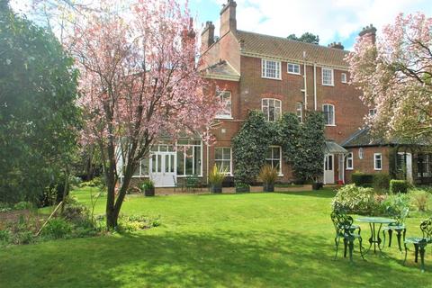 7 bedroom semi-detached house for sale, Newmarket Road, Cringleford