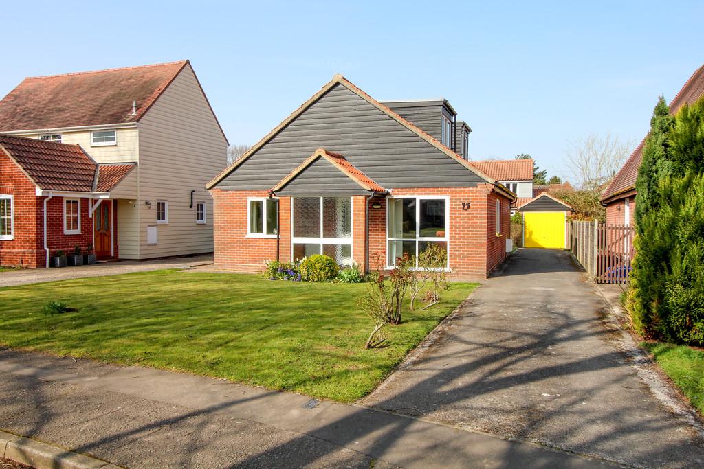 Dedham Meade, Dedham, Colchester, CO7... 3 bed chalet £375,000