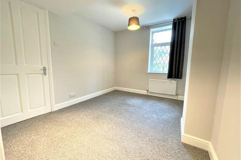 2 bedroom terraced house to rent, Bradford Road, Idle