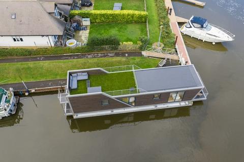 2 bedroom houseboat for sale, Bates Wharf Marine, Bridge Road