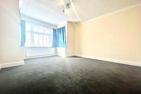 4 bedroom semi-detached house to rent, Elms Lane, Wembley