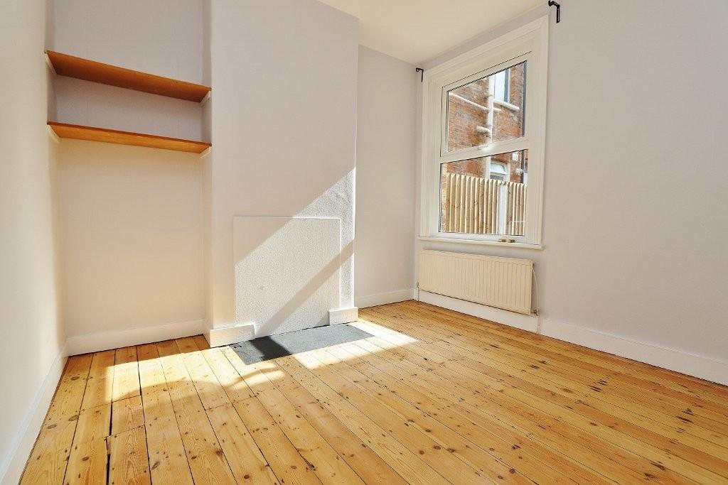 Winns Avenue, Walthamstow, E17 2 bed ground floor flat £1,700 pcm (£