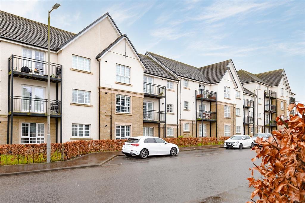 Crown Cresent, Kinnaird Village, Larbert 2 bed apartment £155,000