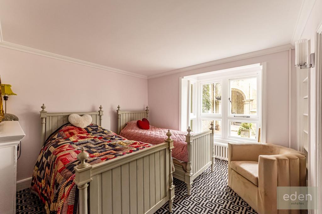 Guest bedroom