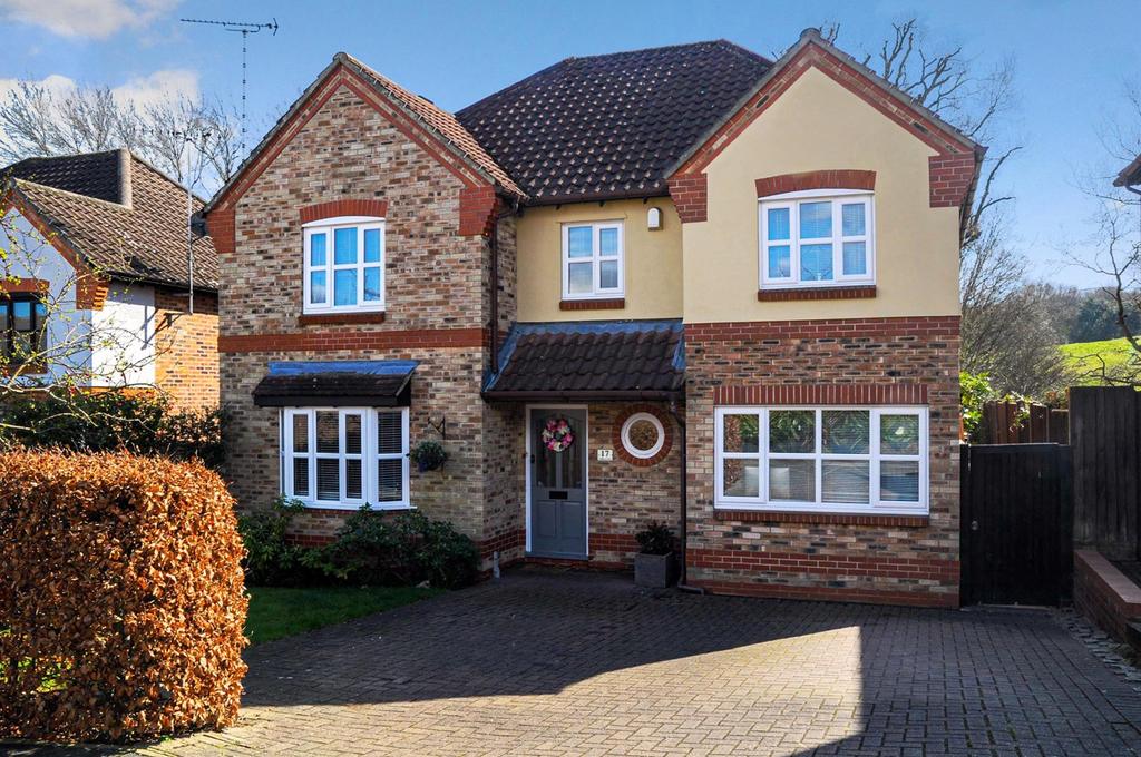 Goldcrest Drive, Billericay, CM11 4 bed detached house £795,000