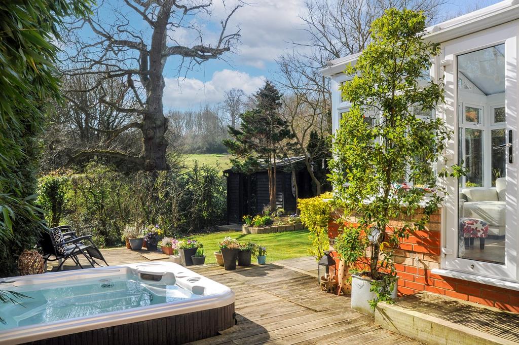 Goldcrest Drive, Billericay, CM11 4 bed detached house £795,000