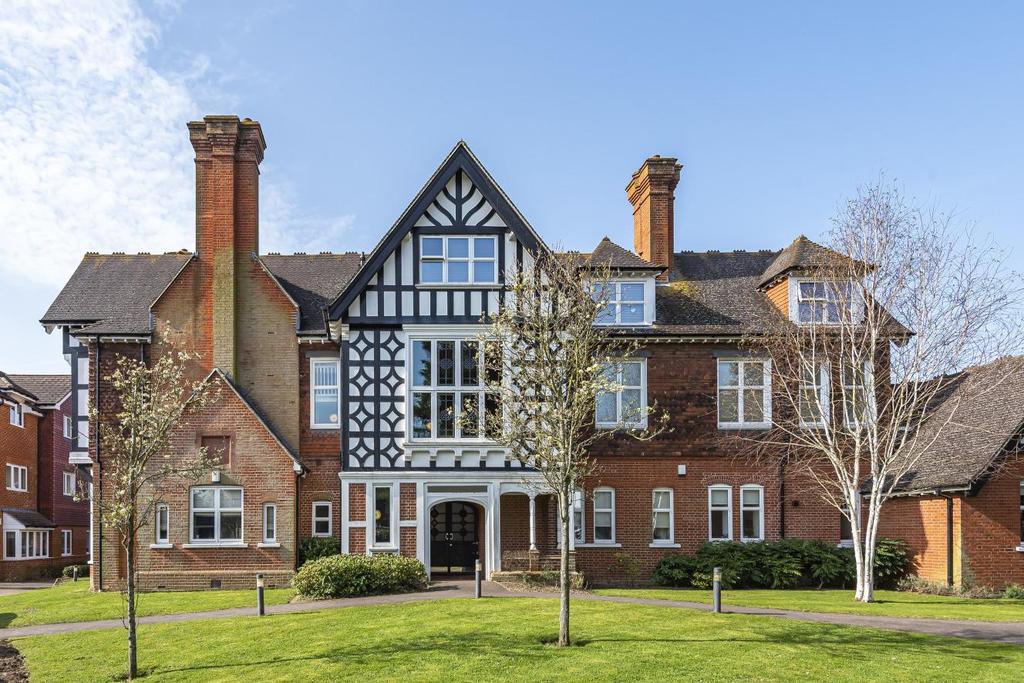 Knotley Way, West Wickham 1 bed flat £350,000