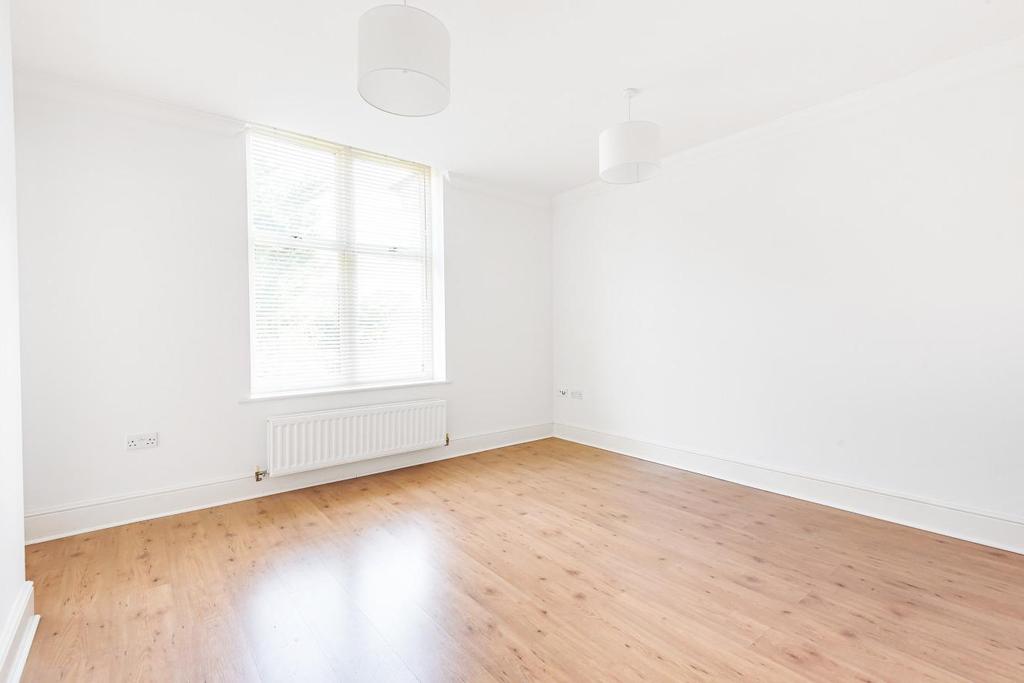 Knotley Way, West Wickham 1 bed flat £350,000