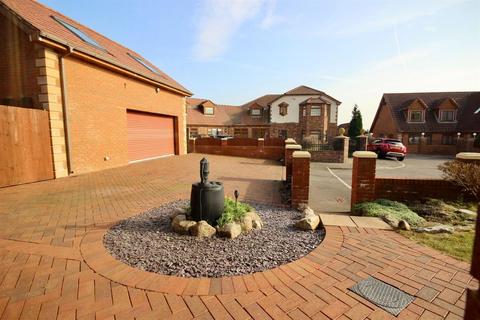 3 Clos Bryn Brith, Tredegar, NP22 3BG