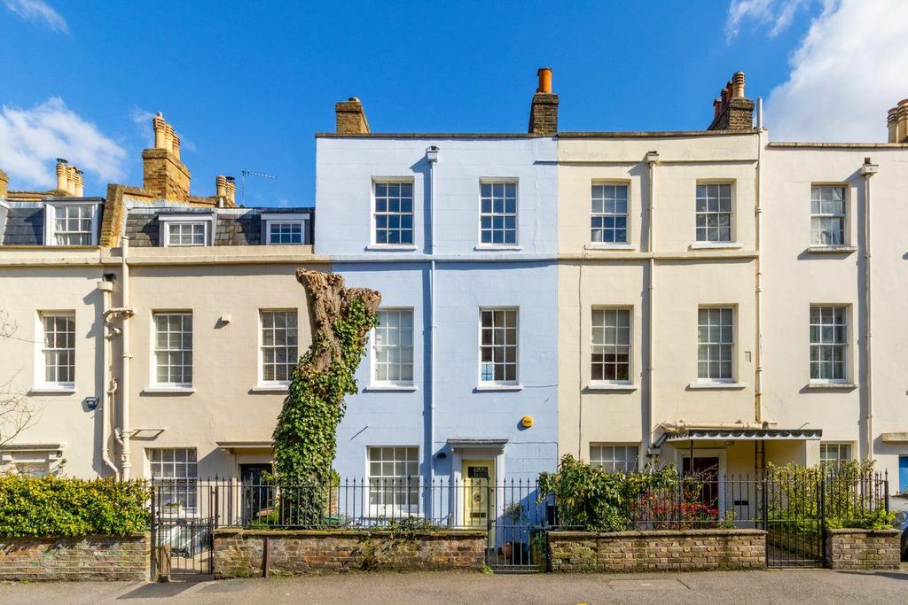 Southwood Lane, Highgate, London, N6 3 bed house £2,295,000