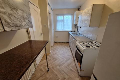 3 bedroom terraced house to rent, Hemmington Drive, Harpurhey, Manchester, M9