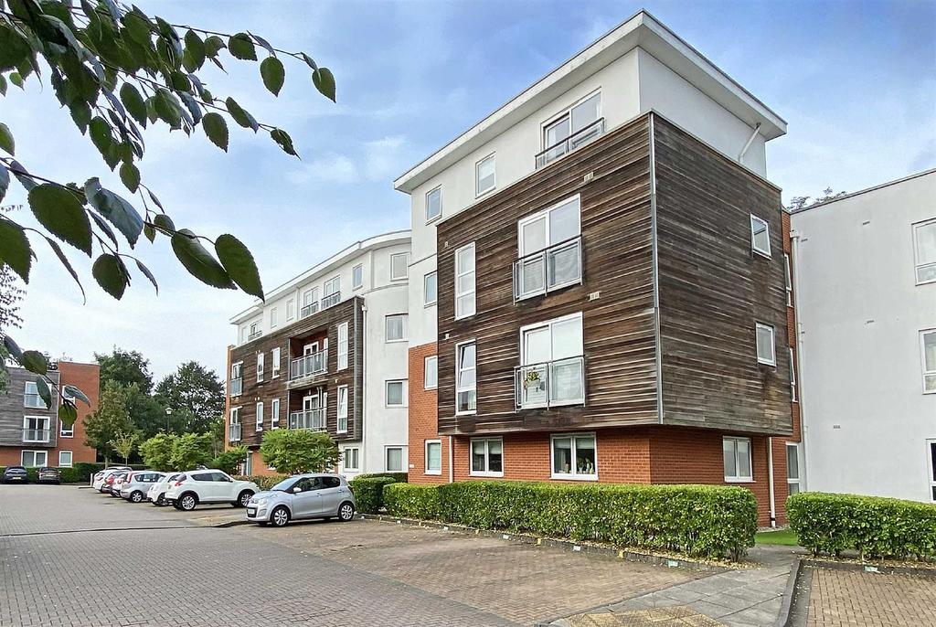 8 Romana Square, Park Road, Timperley 2 bed apartment £199,950