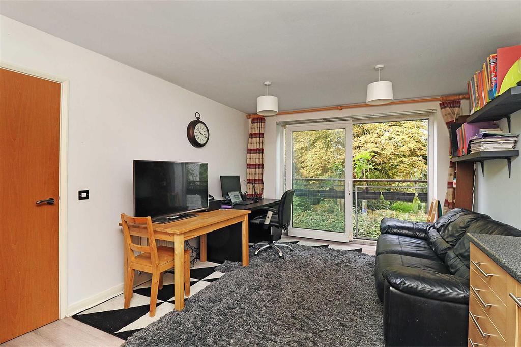 8 Romana Square, Park Road, Timperley 2 bed apartment £199,950