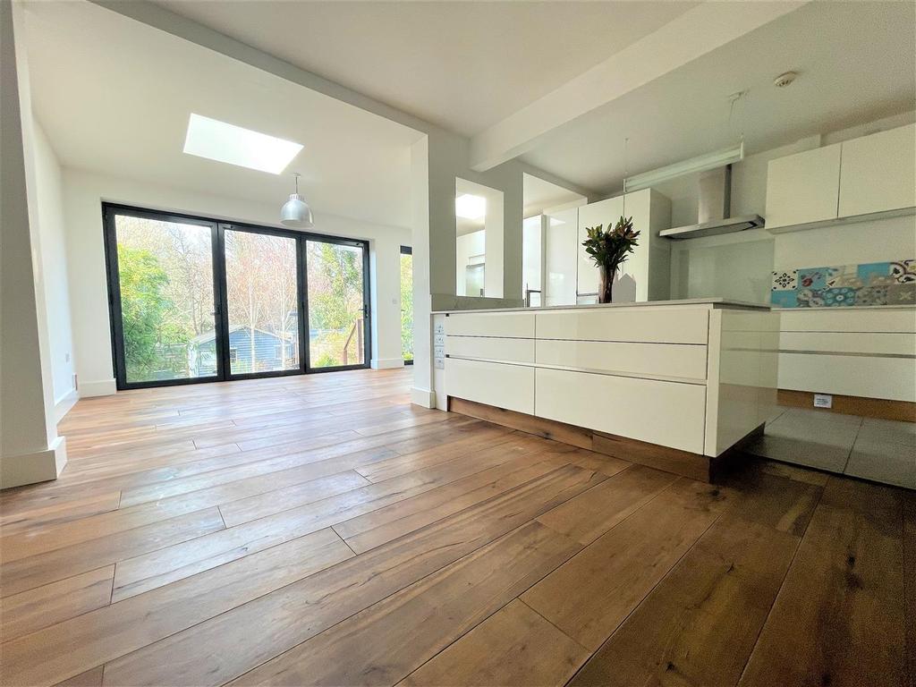 Brent Way, West Finchley, N3 1AR 4 bed terraced house £1,050,000