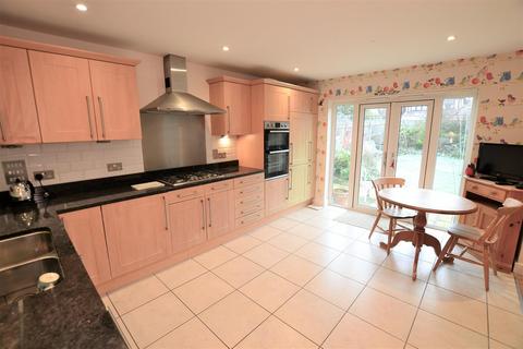 14 George Close, Caversham, Reading, RG4 5EW