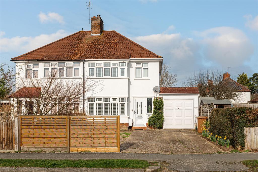 Barons Way, Reigate 3 bed house £550,000