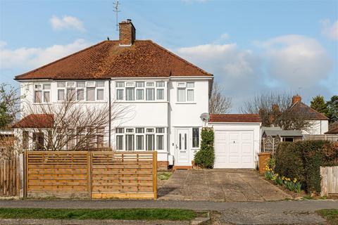 4 Barons Way, Reigate, RH2 8EU