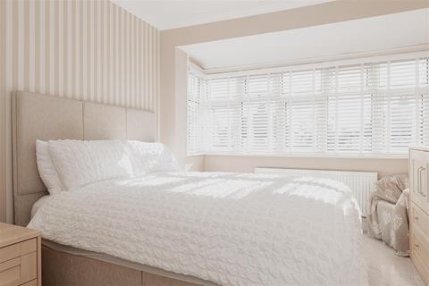 4 Barons Way, Reigate, RH2 8EU