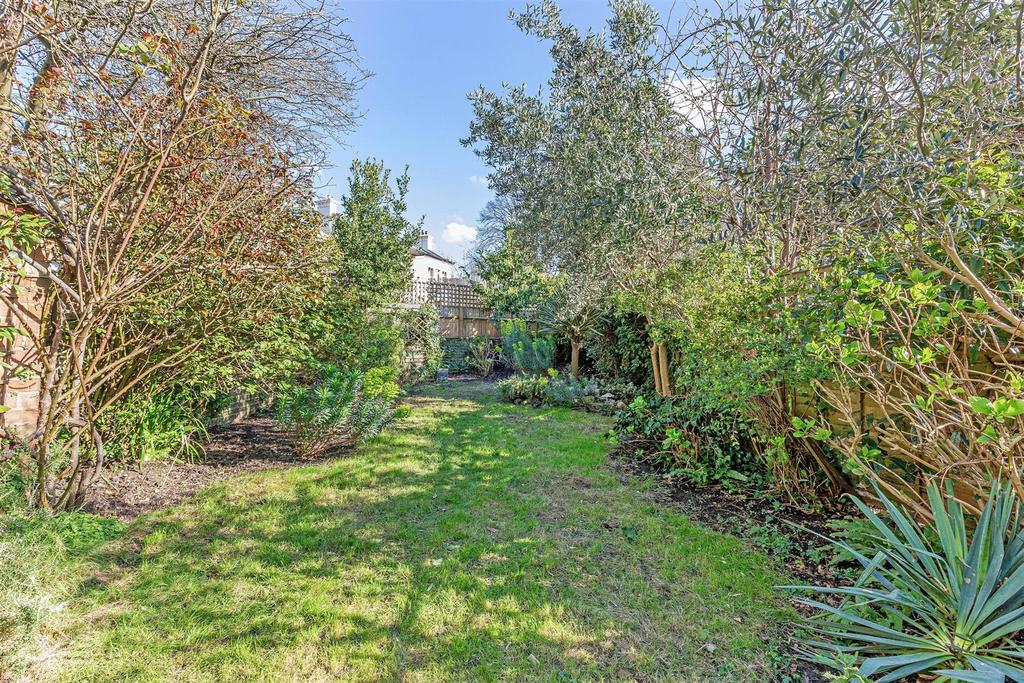 Stanton Road, Barnes, SW13 3 bed semidetached house £1,200,000