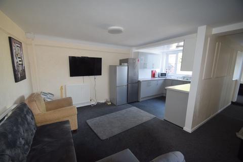 4 bedroom flat to rent - 74A Upper Bar