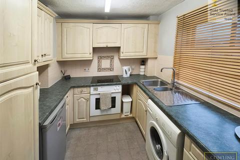 1 bedroom apartment to rent, Napier Crescent, Wickford