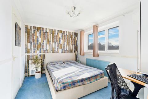 60 Bidhams Crescent, Tadworth, KT20 5HF