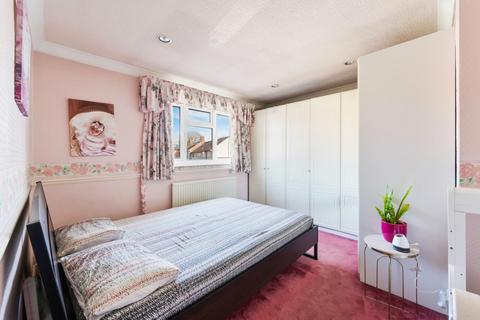 60 Bidhams Crescent, Tadworth, KT20 5HF