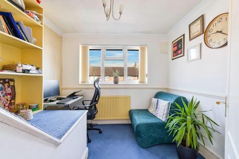 60 Bidhams Crescent, Tadworth, KT20 5HF
