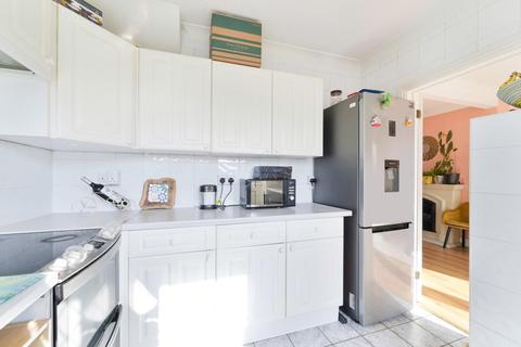 60 Bidhams Crescent, Tadworth, KT20 5HF