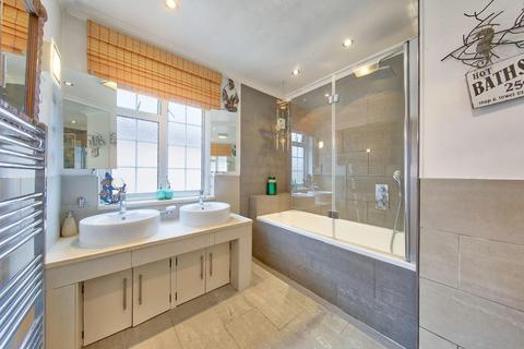 11 Linkside, New Malden, KT3 4LA