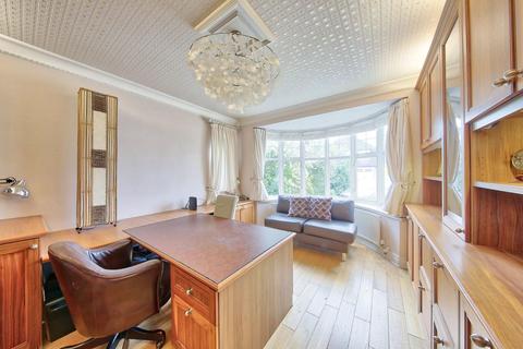 11 Linkside, New Malden, KT3 4LA