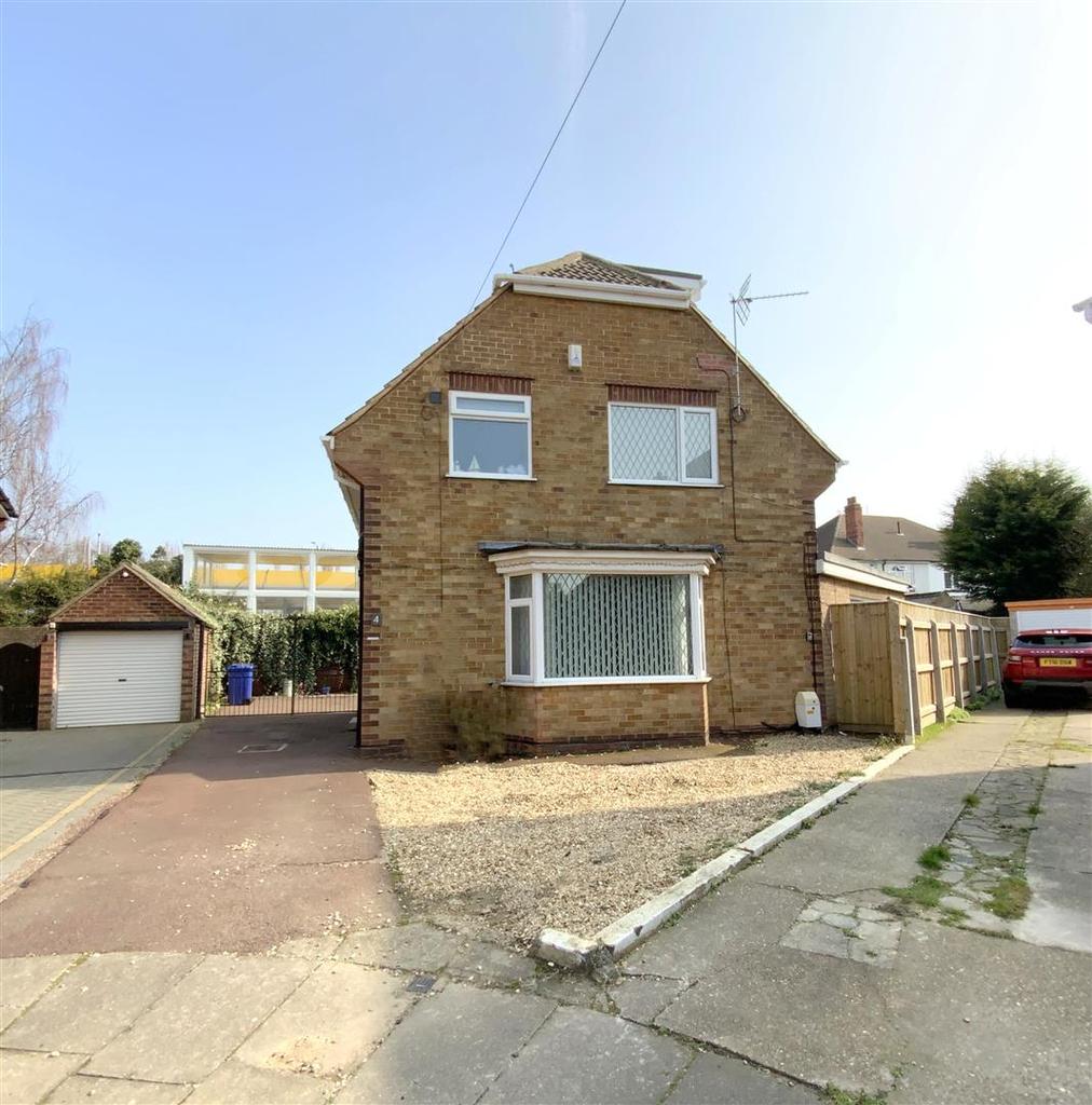 St. Martins Crescent, Grimsby 3 bed detached house £180,000