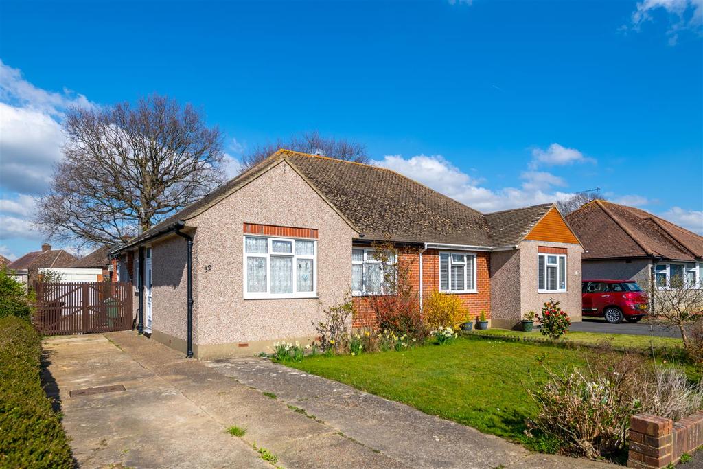 Blundell Avenue, Horley 3 bed semidetached bungalow £450,000