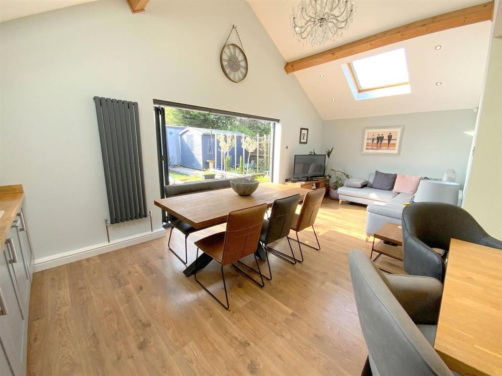 Seaford Road, Cleethorpes 2 bed detached bungalow £285,000