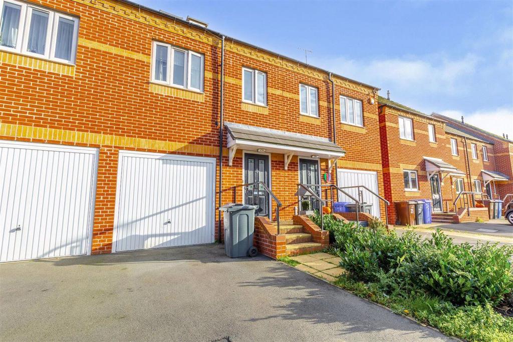 Regent Street, Sandiacre NG10 5AU 3 bed terraced house £875 pcm (£202 pw)