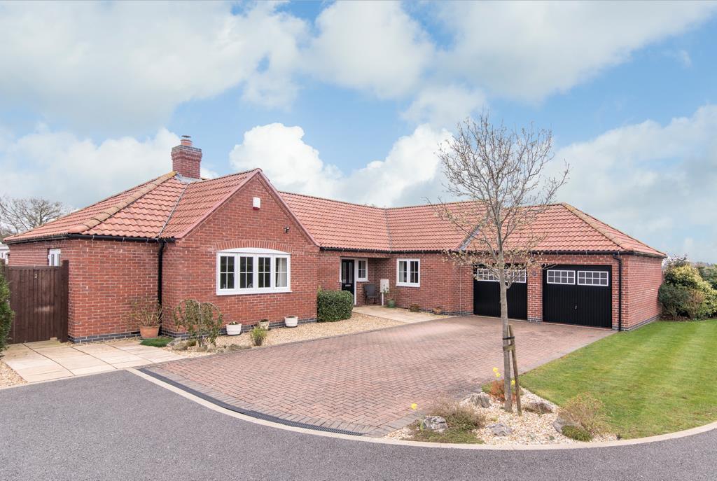 Orchard Lane, Caythorpe 3 bed detached bungalow £750,000
