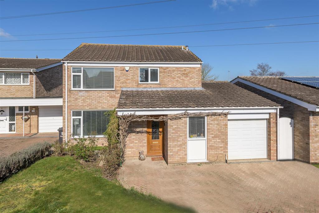 Somerton Close, Bedford 4 bed detached house £599,950