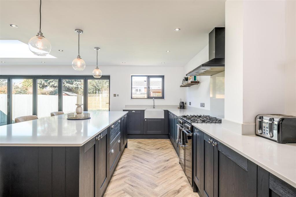 220318 - 9 Somerton Close, Bedford - 04.jpg