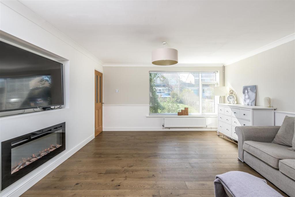220318 - 9 Somerton Close, Bedford - 02.jpg