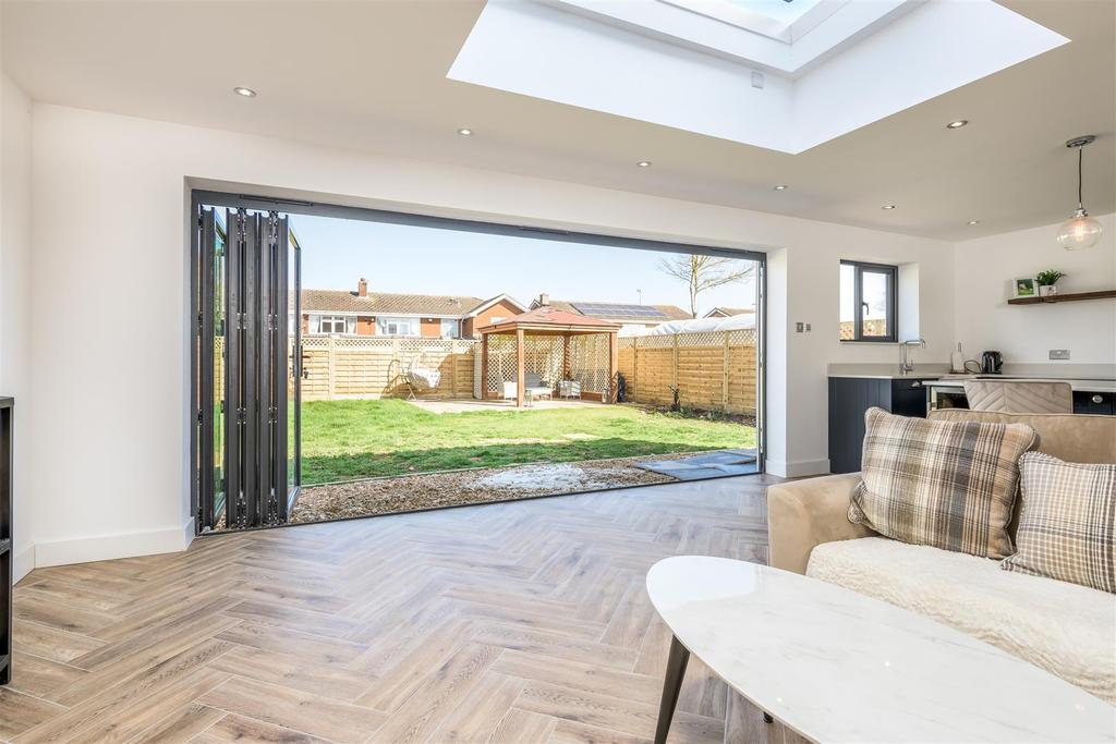 220318 - 9 Somerton Close, Bedford - 09.jpg