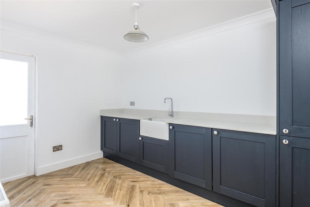 220318 - 9 Somerton Close, Bedford - 01.jpg