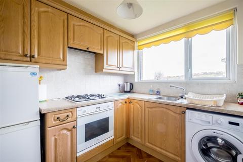 43 Close Lea, Rastrick, Brighouse, HD6 3AR