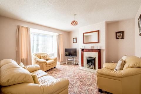 43 Close Lea, Rastrick, Brighouse, HD6 3AR