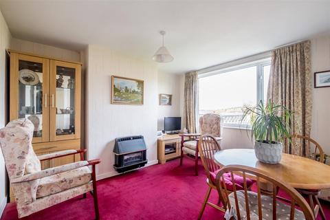 43 Close Lea, Rastrick, Brighouse, HD6 3AR