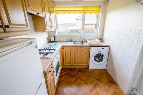 43 Close Lea, Rastrick, Brighouse, HD6 3AR
