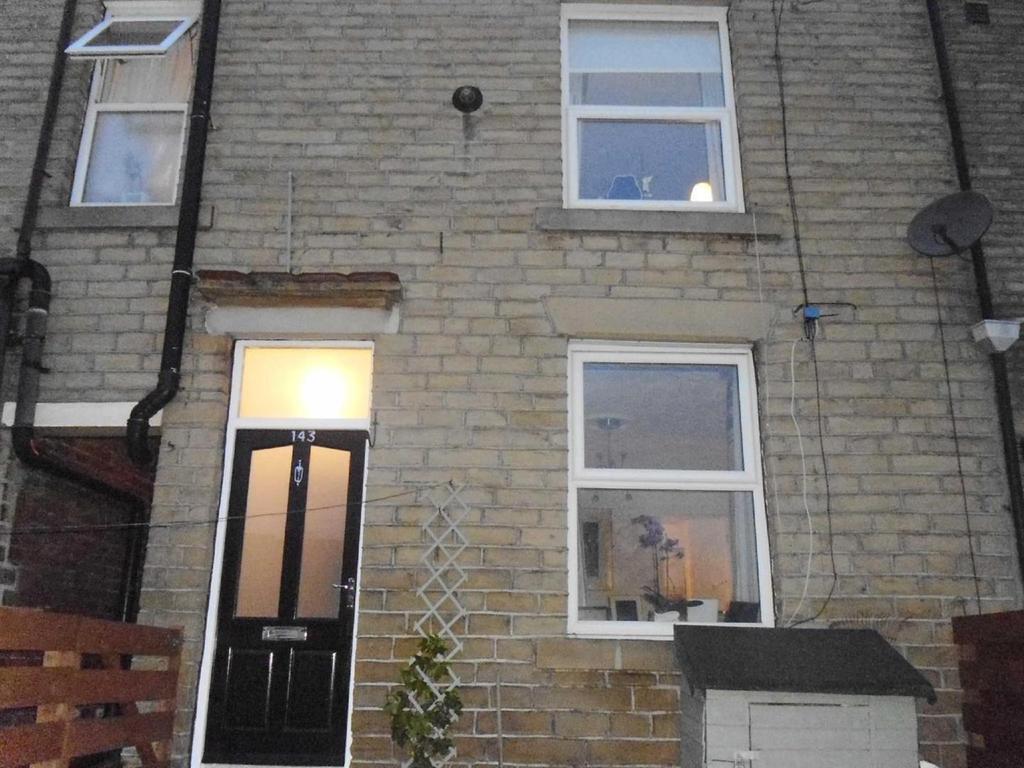 Thornhill Road, Brighouse 1 bed terraced house £450 pcm (£104 pw)