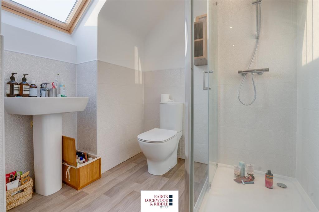 Ensuite 1.jpg