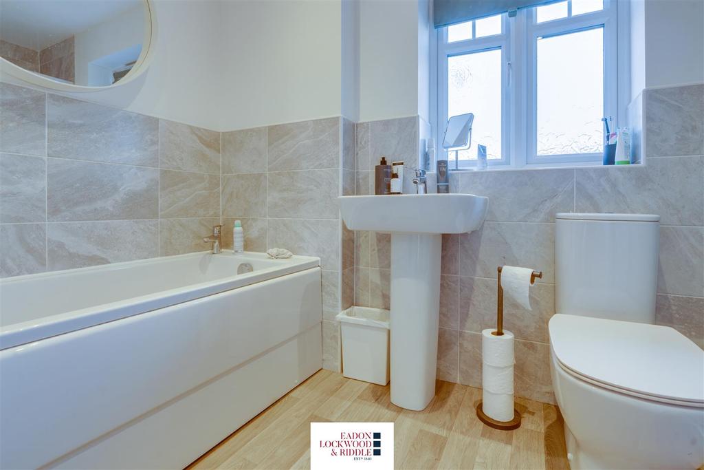 Bathroom 1.jpg