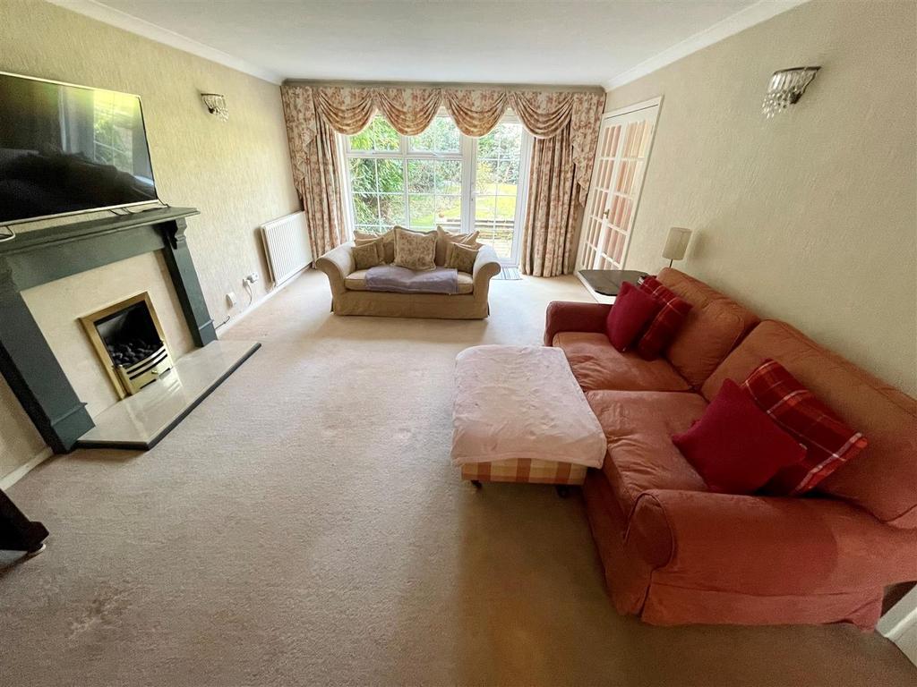 Grove, Solihull 5 bed detached house £1,000,000
