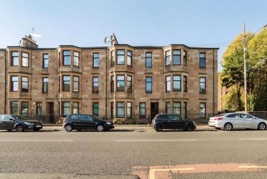 2 bed Unfurnished at Grange Road, Glasgow, G42 2 bed flat £850 pcm (£